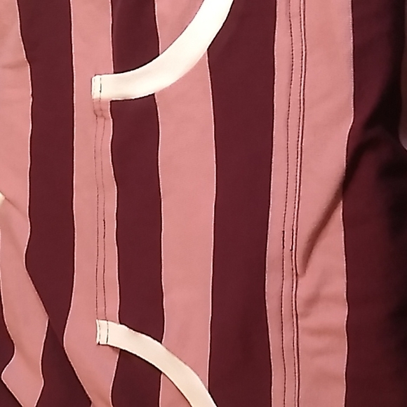 Love by Design v neck Tunic Women's Size Medium burgundy & Pink w a front pocket - Picture 4 of 4